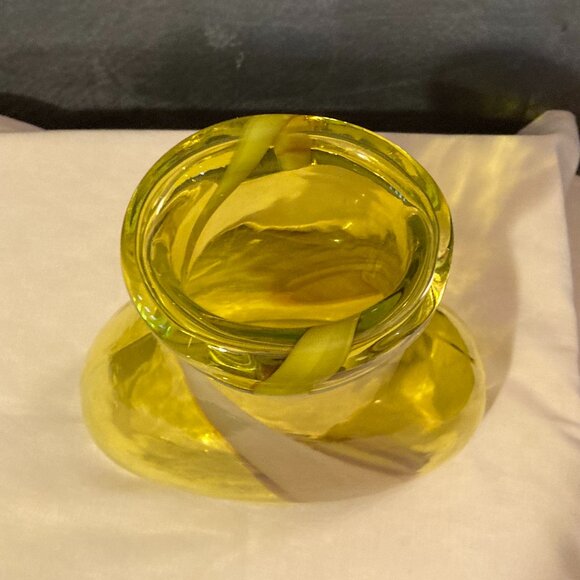VTG Margie’s Garden Art Glass Free Form Yellow Vase w/2 White Accent Stripes-EUC - Picture 4 of 9
